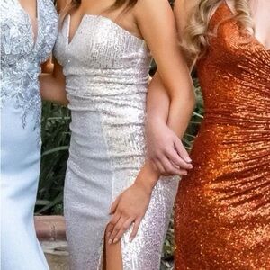 Gorgeous prom dress! champagne gold with slit